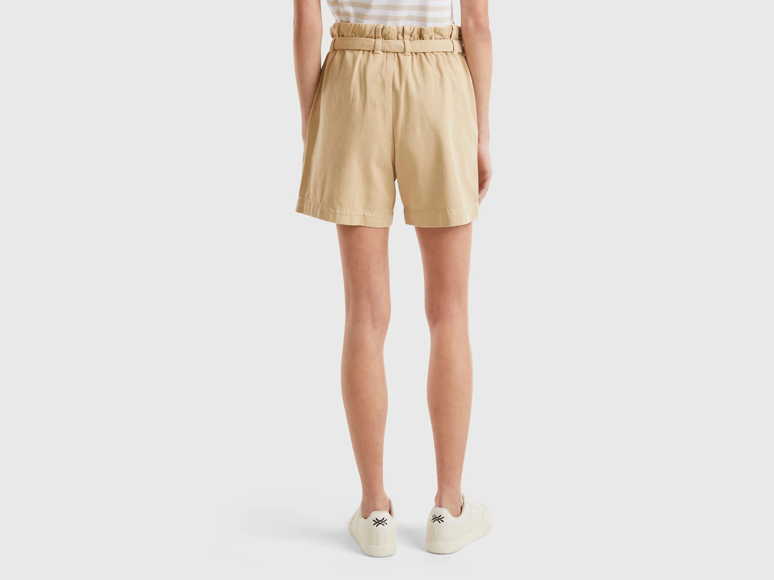 Bermudas con pernera amplia