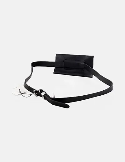 Bershka Riñonera negra tachas