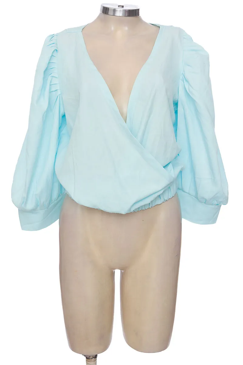 BLUSA COLOR AGUAMARINA  CLOSEANDO