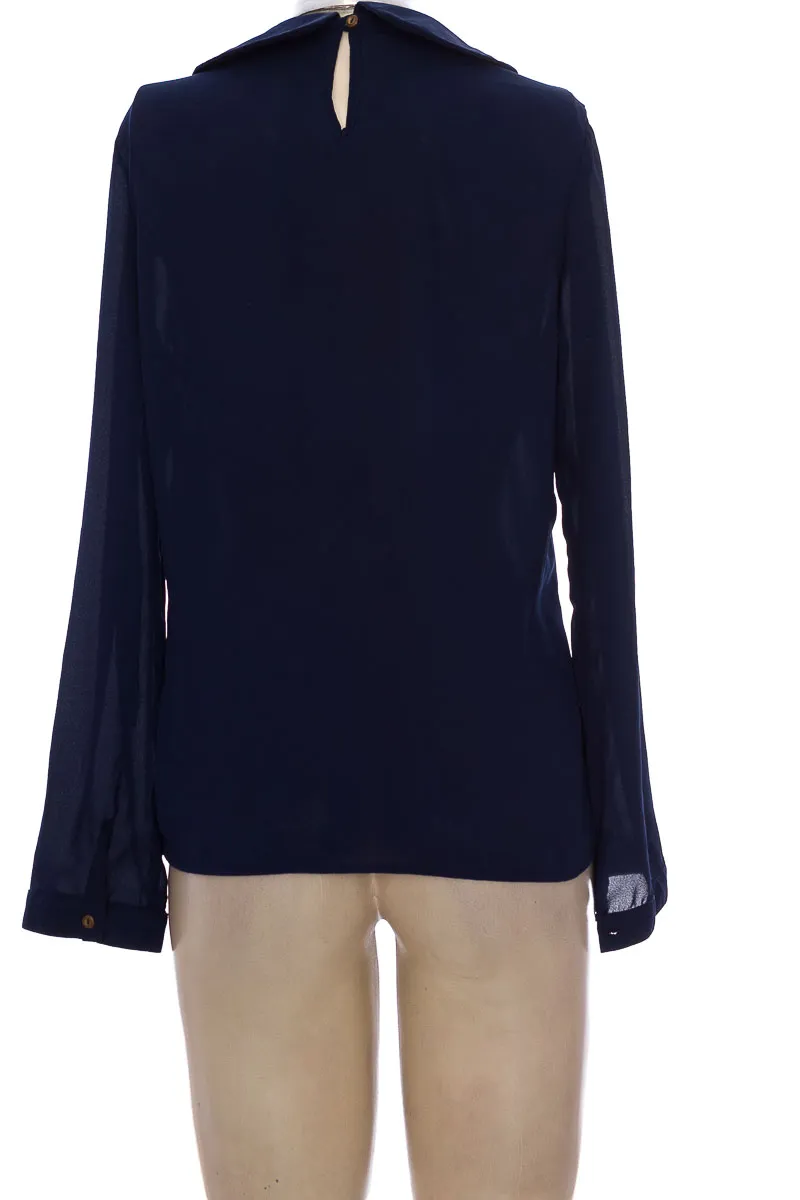 BLUSA COLOR AZUL  CLOSEANDO