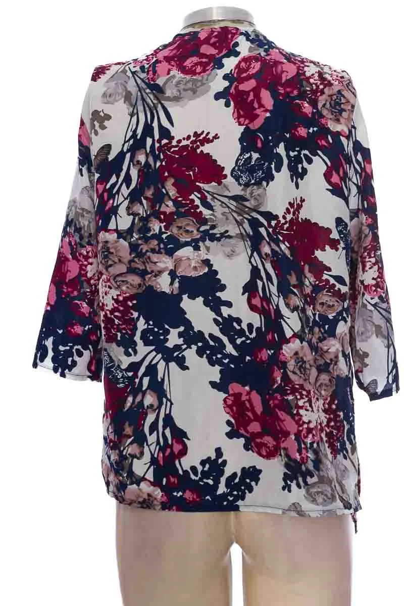 BLUSA COLOR BLANCO  CLOSEANDO