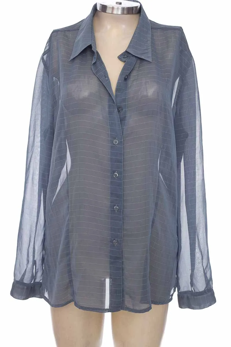 BLUSA COLOR GRIS  CLOSEANDO