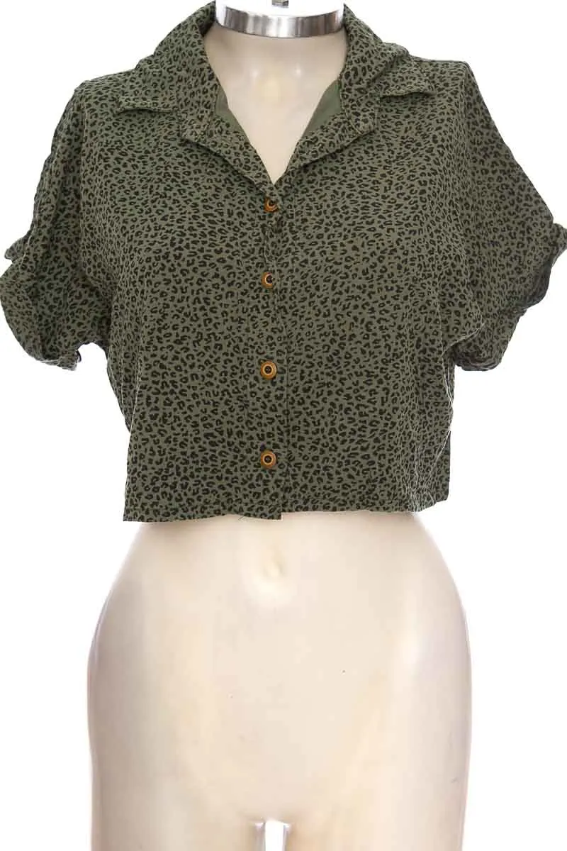 BLUSA COLOR VERDE  CLOSEANDO