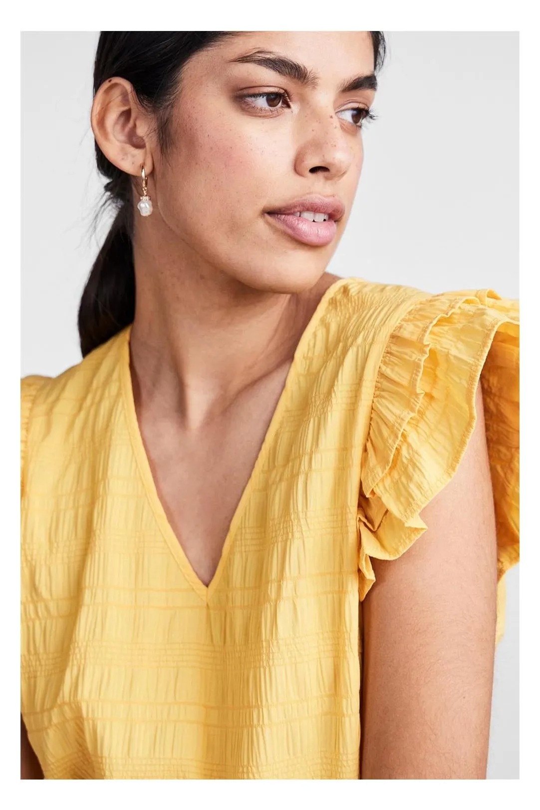 BLUSA VOLANTE PCLOUISE AMARILLO