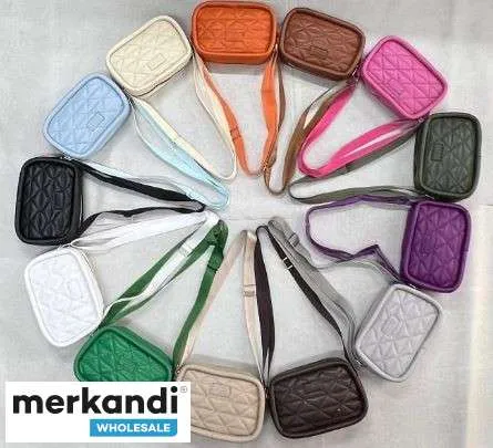 Bolsos de mujer al por mayor con varias opciones de color y modelo.