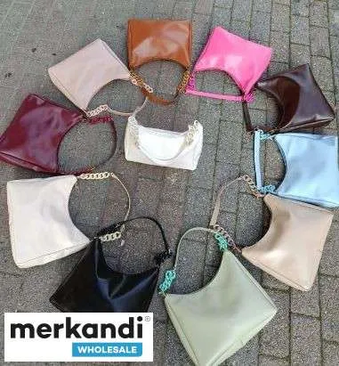 Bolsos de mujer al por mayor con varias opciones de color y modelo.