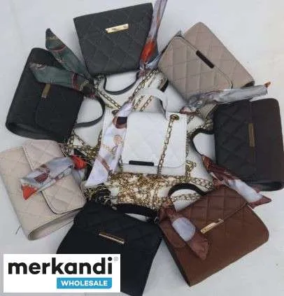 Bolsos de mujer al por mayor con varias opciones de color y modelo.