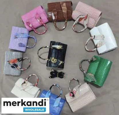 Bolsos de mujer al por mayor con varias opciones de color y modelo.