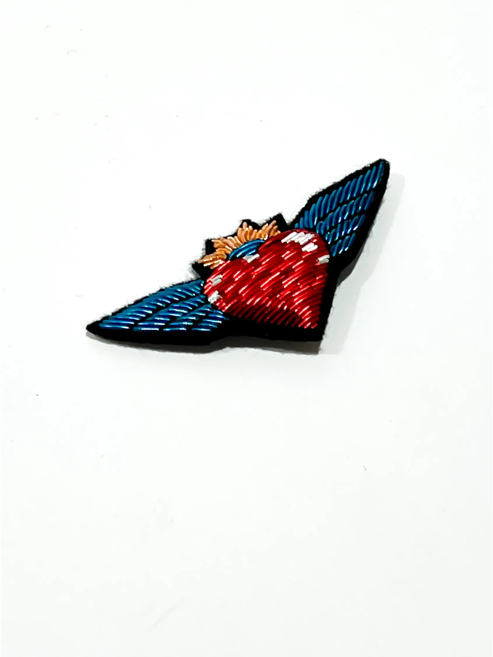 Broche Bordado Corazón Alado