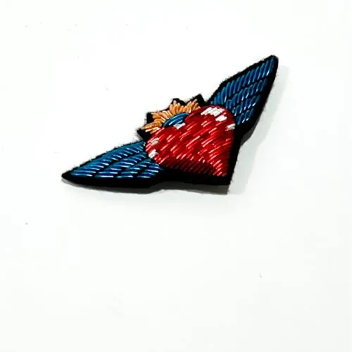 Broche Bordado Corazón Alado