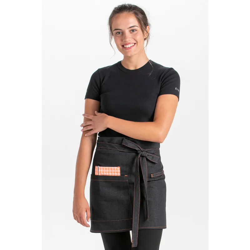 DELANTAL DENIM CORTO NEGRO CON CUADRO NARANJA  DYNEKE