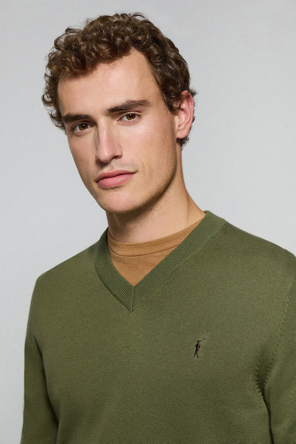 Jersey de punto verde caqui con cuello de pico y bordado Rigby Go