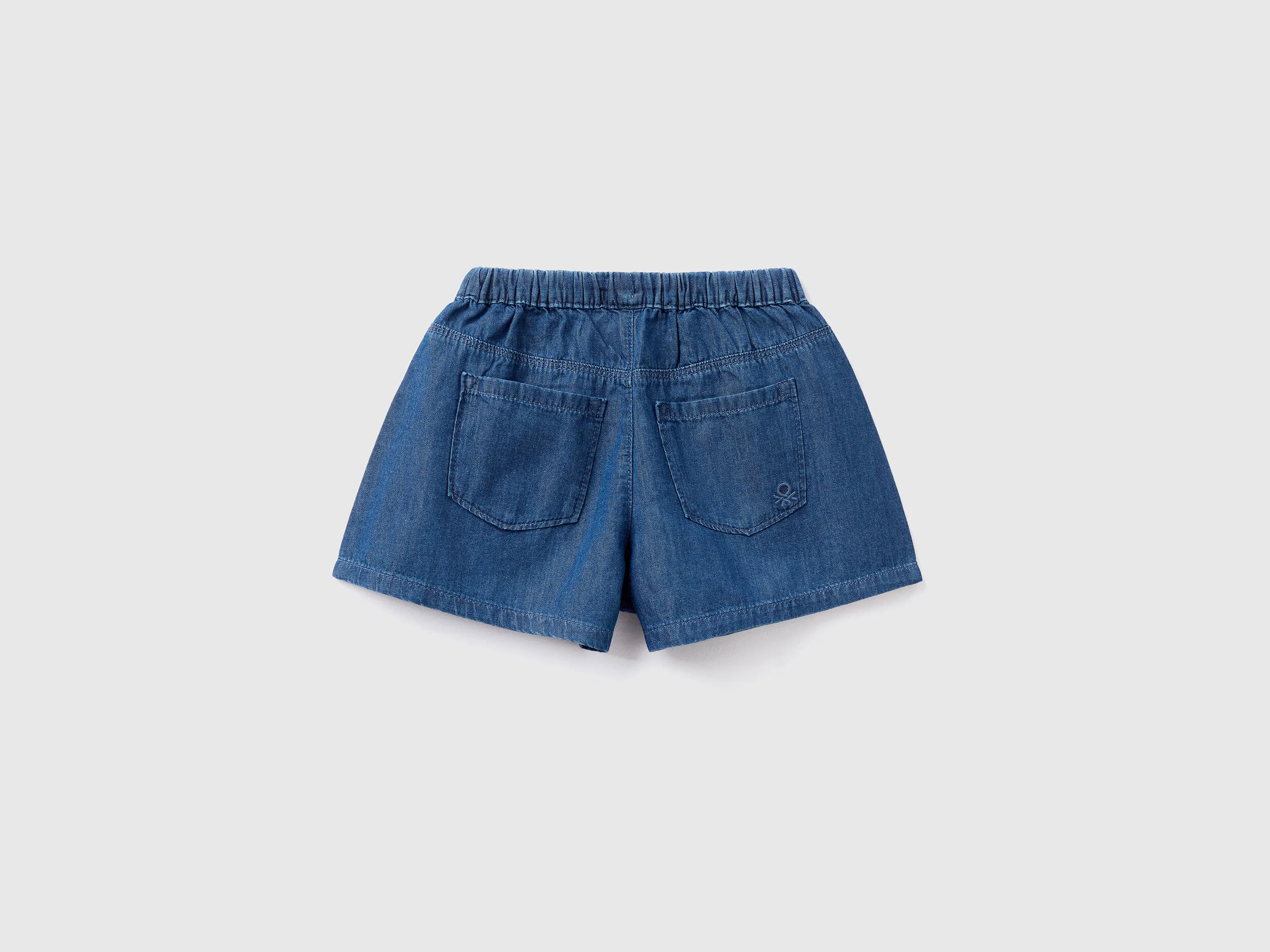 Pantalón corto ligero de efecto vaquero