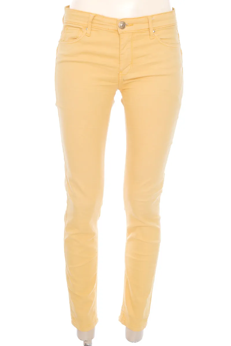 PANTALóN COLOR AMARILLO  STRADIVARIUS
