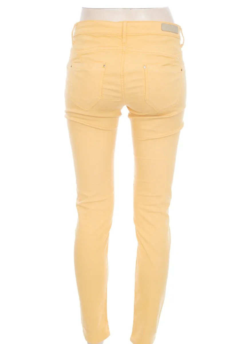 PANTALóN COLOR AMARILLO  STRADIVARIUS