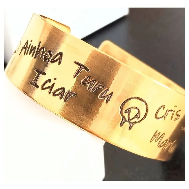 Pulseras personalizada de metal bañada en oro 18 k.