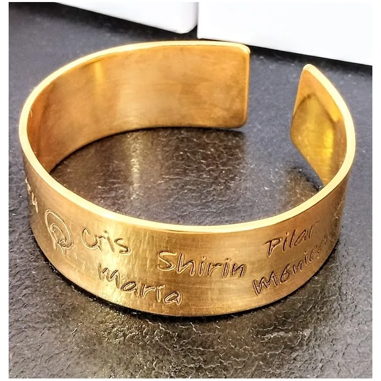 Pulseras personalizada de metal bañada en oro 18 k.