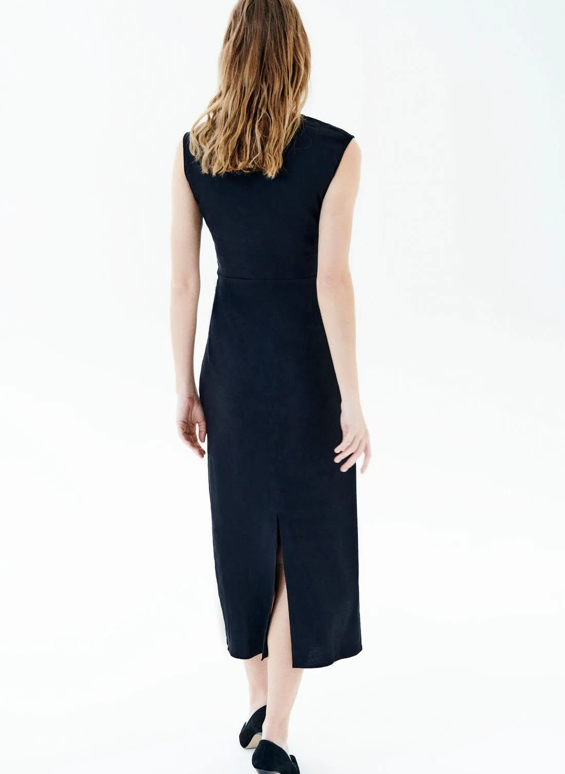 RAWEL  VESTIDO MIDI CON CUELLO EN V DE LINO MEZCLADO EN NEGRO
