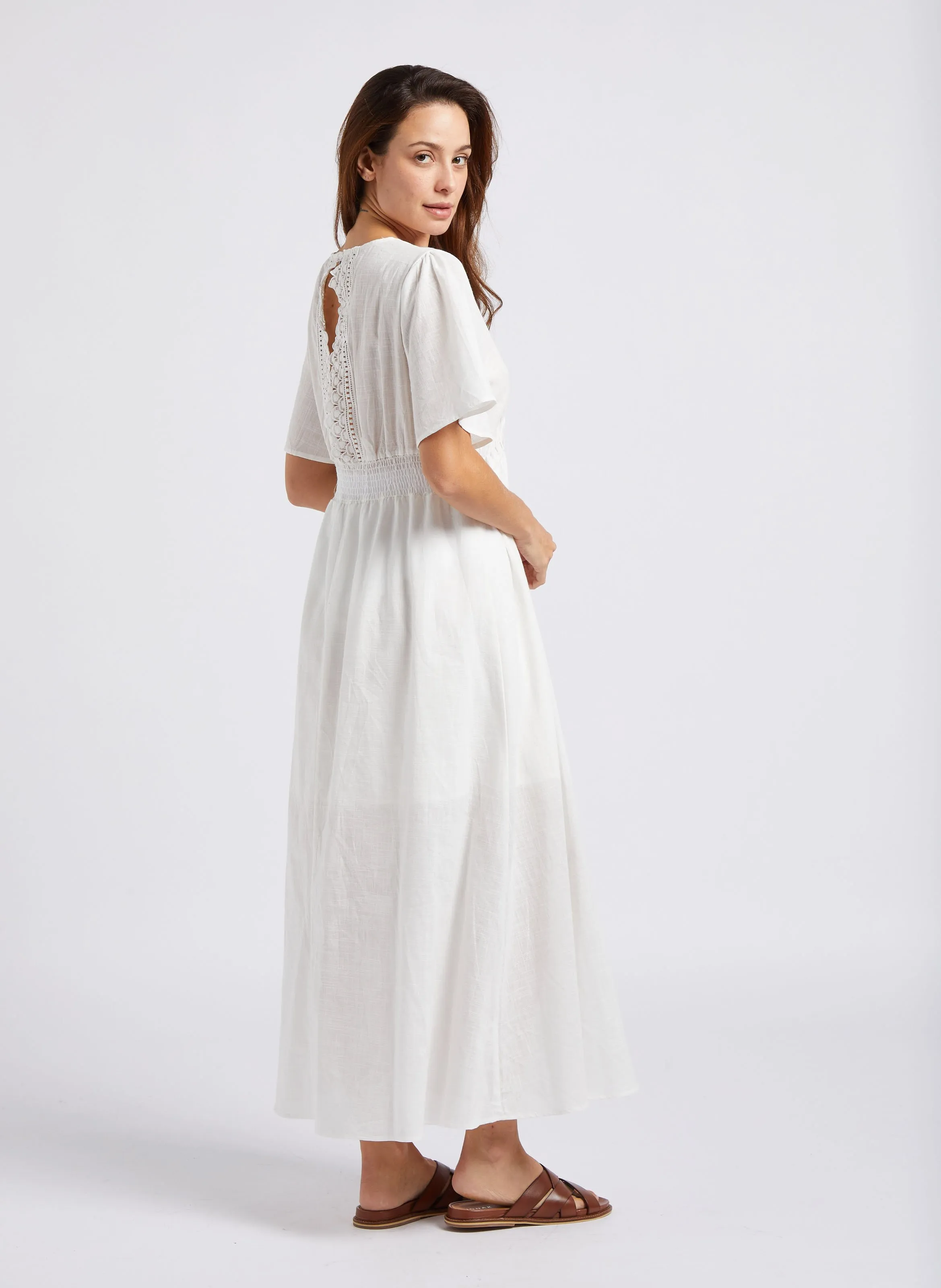 RENNE  VESTIDO LARGO RECTO CON CUELLO EN V DE ALGODóN EN BLANCO