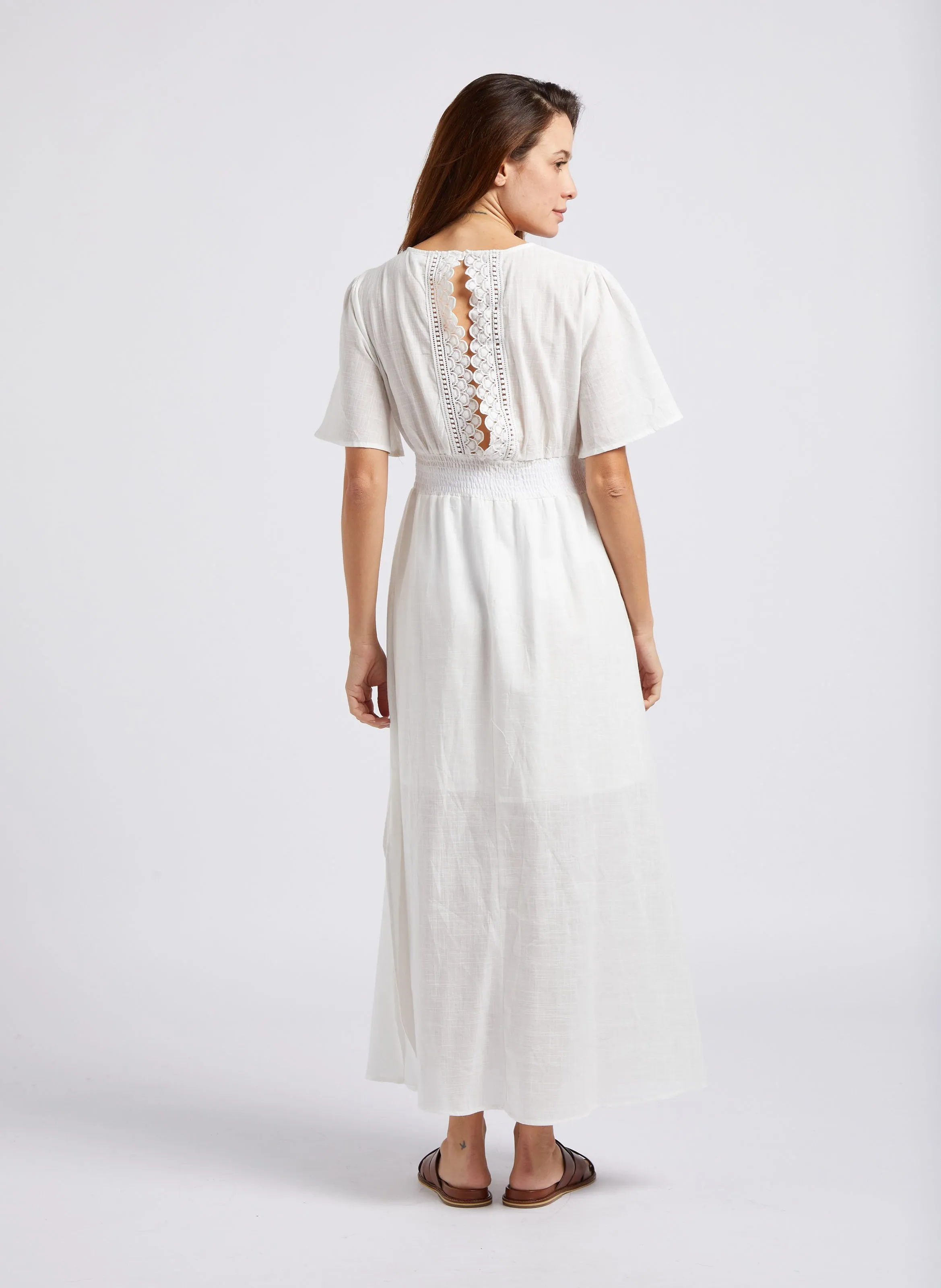 RENNE  VESTIDO LARGO RECTO CON CUELLO EN V DE ALGODóN EN BLANCO