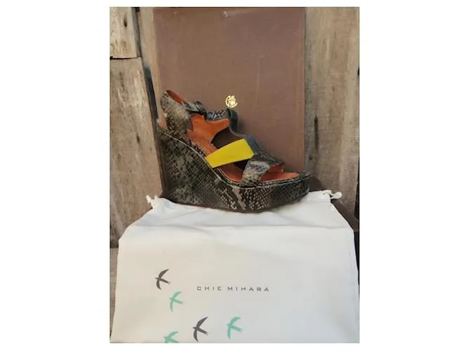 Sandalias de cuña Chie Mihara p 40 Nueva condición Gris Amarillo 